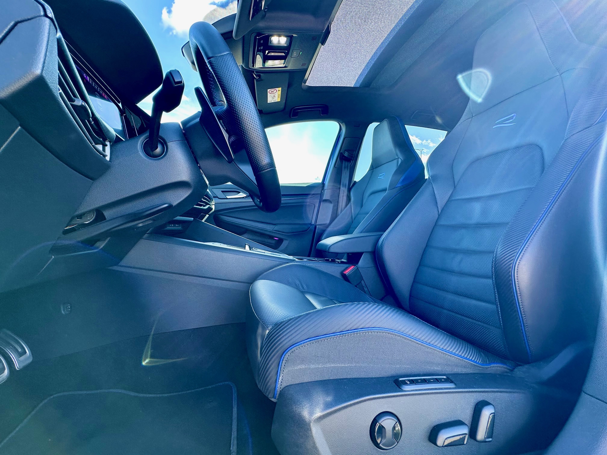 VOLKSWAGEN GOLF 8R 320 DSG 7 Pack Performance Ligne Akrapovic